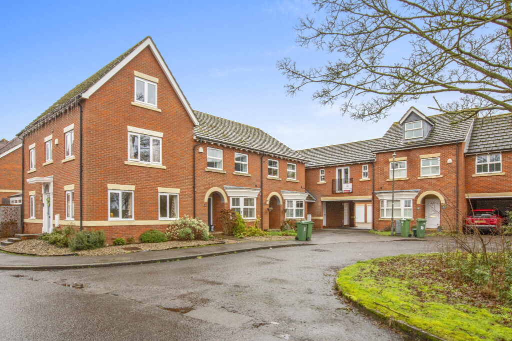 Whitebeam Close, Weston Turville, HP22