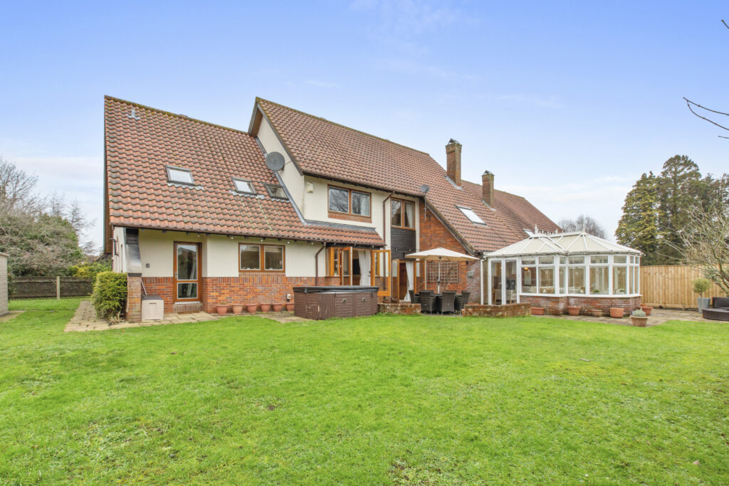 1 Mallard Croft, Haddenham, HP17