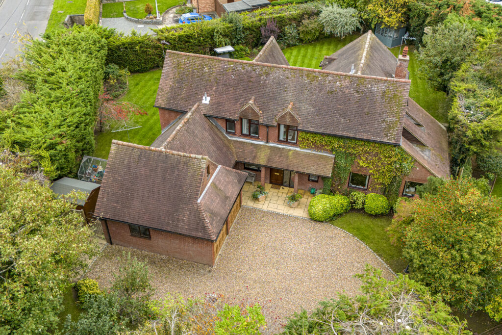 Lodge Farm Close, Weston Turville, HP22