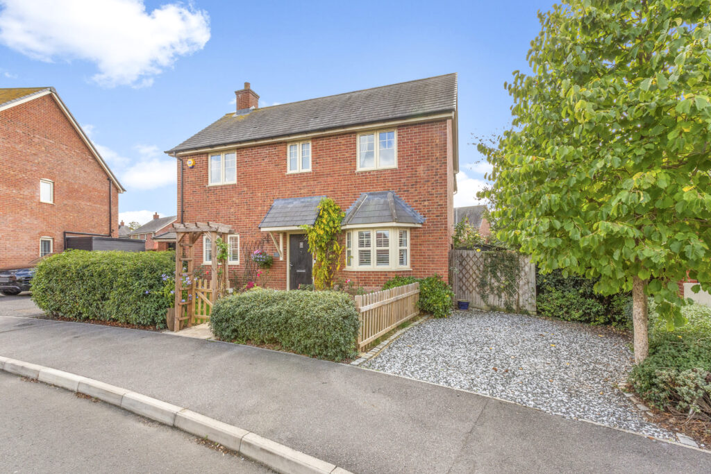 Chapel Drive, Aston Clinton, HP22