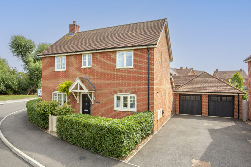 Brandon Close, Aston Clinton, HP22