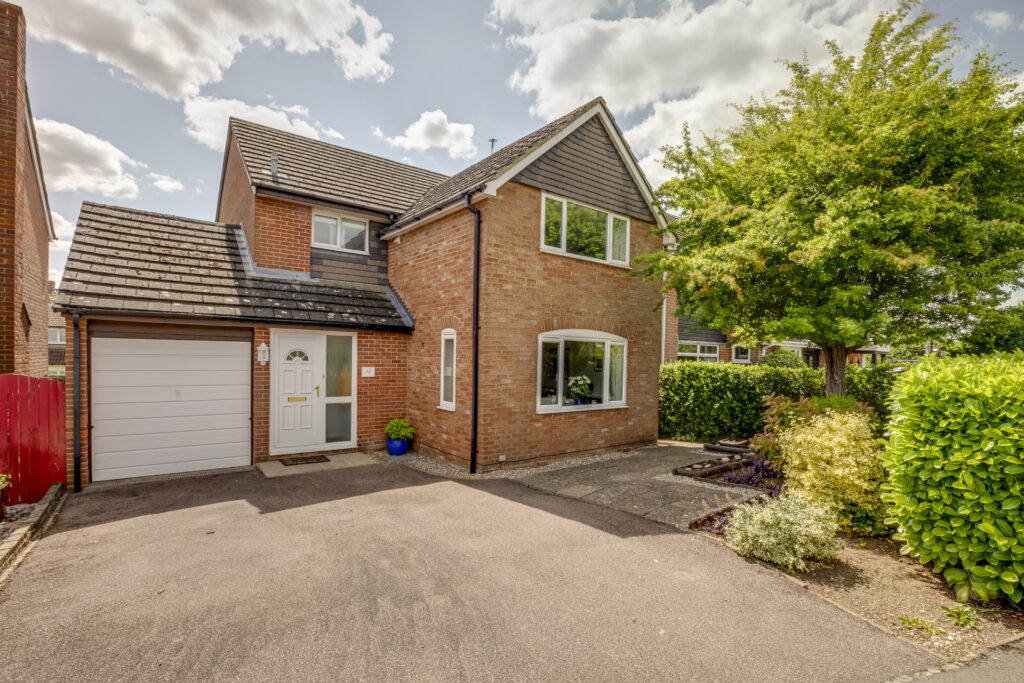 Old Windmill Way, Long Crendon, HP18