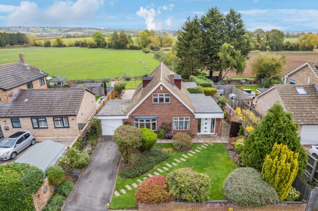 College Crescent, Oakley, HP18