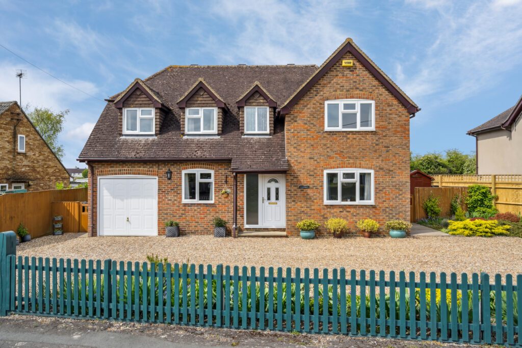 Crowbrook Road, Monks Risborough, HP27