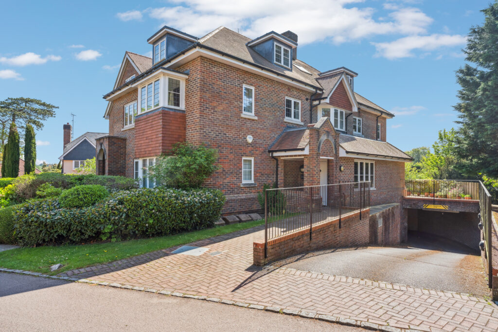 Park Grove, Knotty Green, HP9