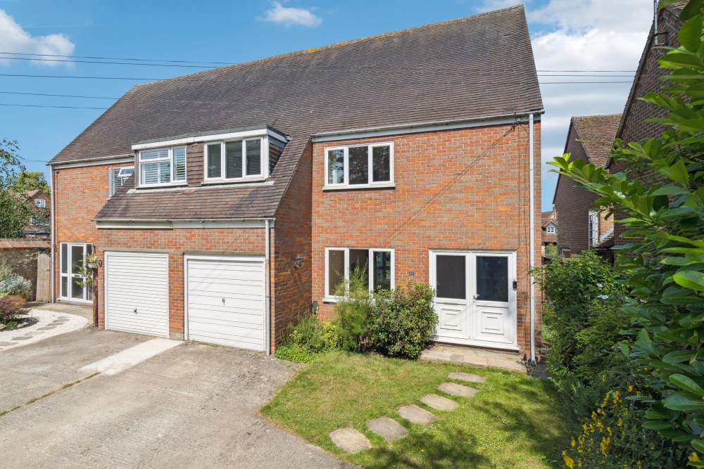 Thame Road, Long Crendon, HP18