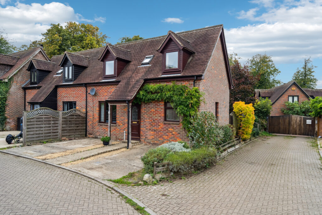 The Lawns, Brill, HP18