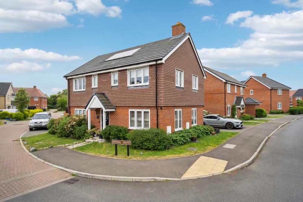 Spring Drive, Longwick, HP27