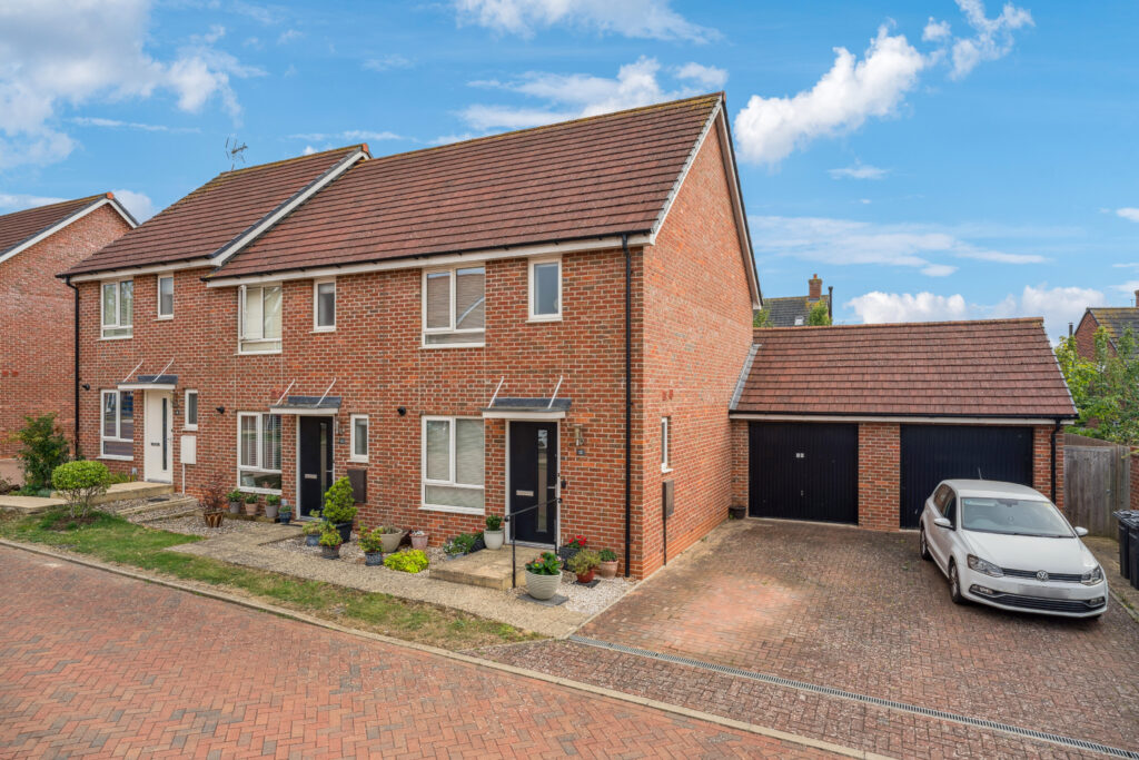 Augustine Way, Thame, OX9