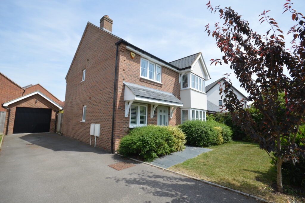 Waring Crescent, Aston Clinton, HP22
