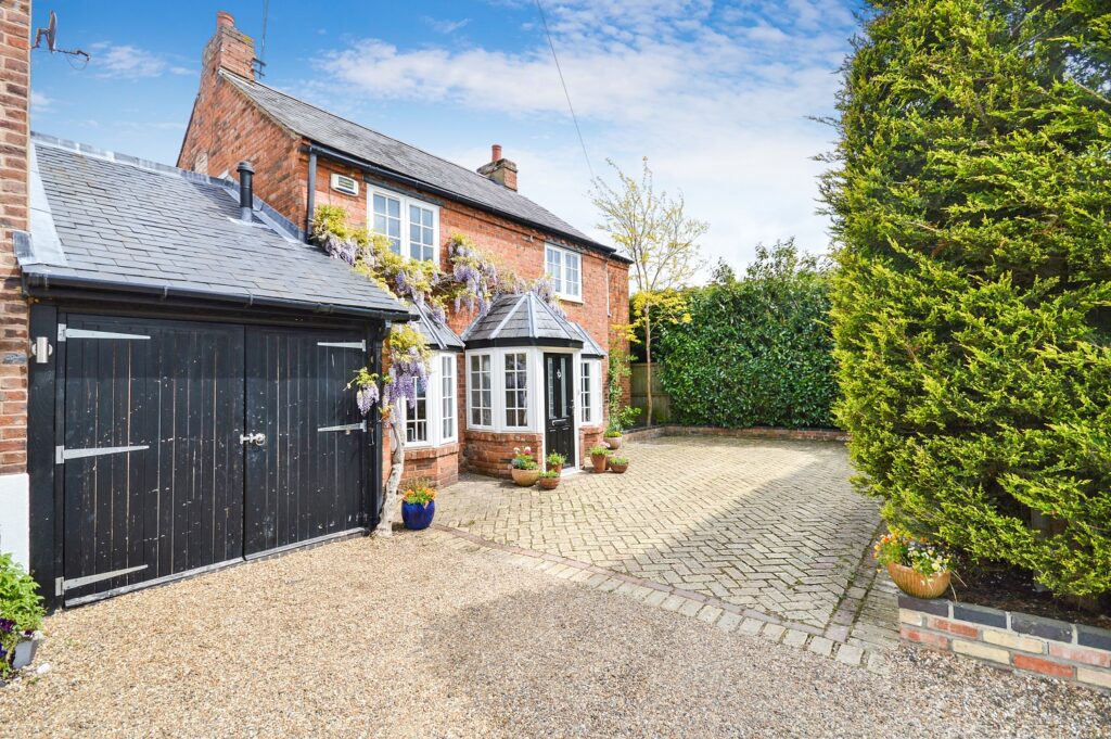 Brook Street, Aston Clinton, HP22