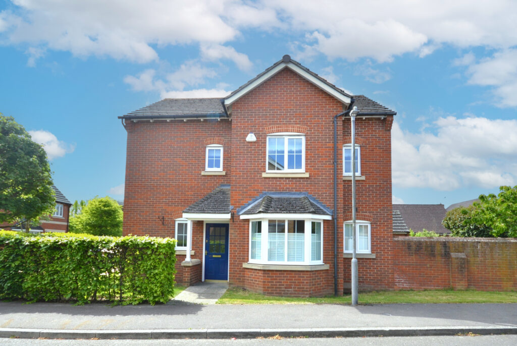 Tamarisk Way, Weston Turville, HP22