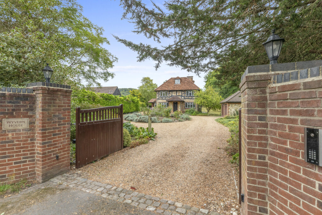 Aylesbury Road, Askett, HP27