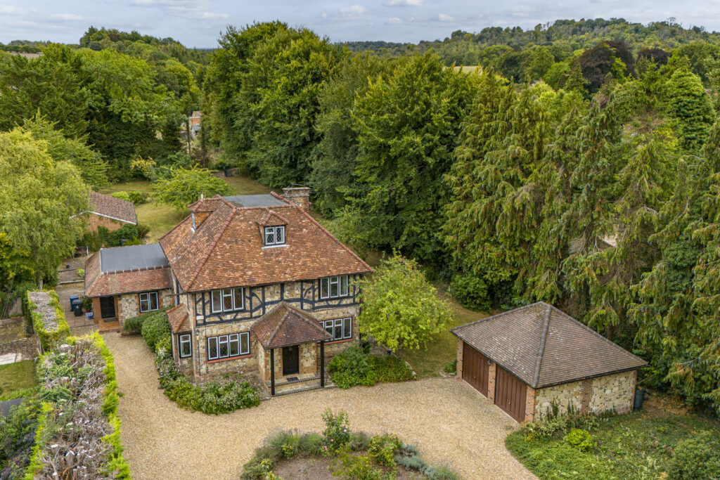 Aylesbury Road, Askett, HP27