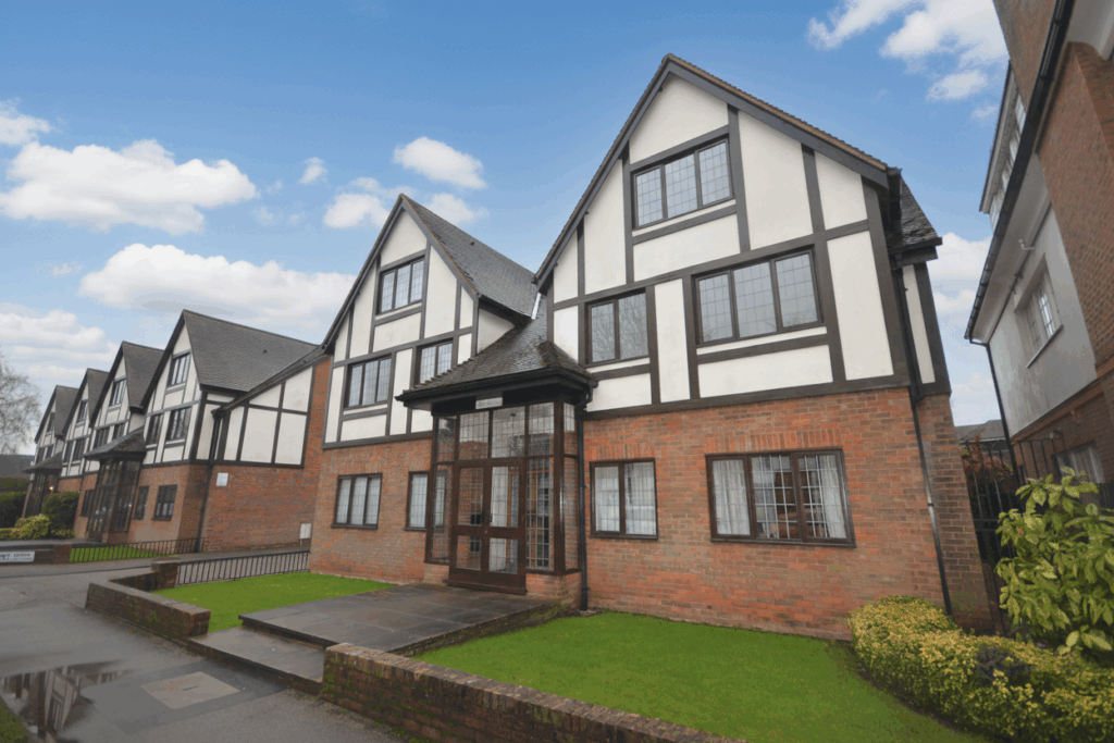 Warwick Road, Boleyn Mansions, HP9