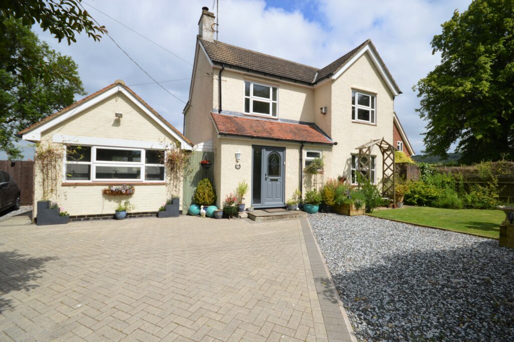 Chalkshire Road, Butlers Cross, HP17