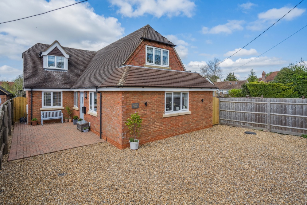 New Road, Aston Clinton, HP22